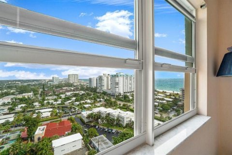 Condo in Pompano Beach, Florida, 2 bedrooms № 2260480 - photo 7