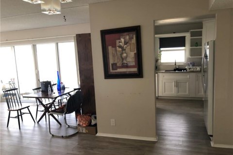 Condo in Pompano Beach, Florida, 2 bedrooms № 2260480 - photo 9