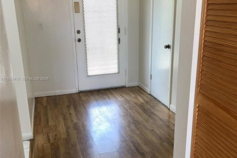 Condominio en alquiler en North Lauderdale, Florida, 1 dormitorio, 77.11 m2 № 2025852 - foto 15