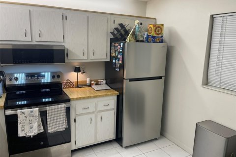 Condominio en alquiler en North Lauderdale, Florida, 1 dormitorio, 77.11 m2 № 2025852 - foto 5