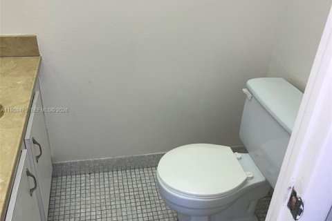 Condominio en alquiler en North Lauderdale, Florida, 1 dormitorio, 77.11 m2 № 2025852 - foto 13