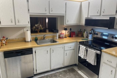 Condominio en alquiler en North Lauderdale, Florida, 1 dormitorio, 77.11 m2 № 2025852 - foto 6