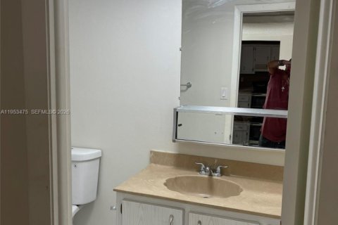 Condominio en alquiler en North Lauderdale, Florida, 1 dormitorio, 77.11 m2 № 2025852 - foto 22