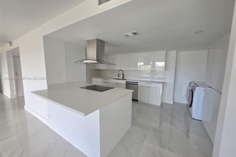 Copropriété à louer à Miami, Floride: 2 chambres, 181.16 m2 № 2076074 - photo 5