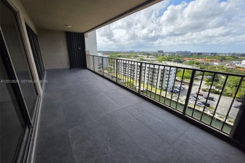 Copropriété à louer à Miami, Floride: 2 chambres, 181.16 m2 № 2076074 - photo 2
