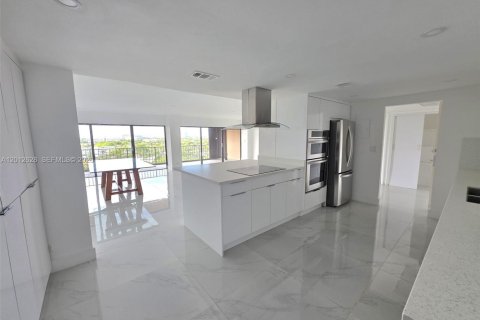 Copropriété à louer à Miami, Floride: 2 chambres, 181.16 m2 № 2076074 - photo 4