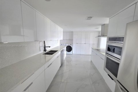 Copropriété à louer à Miami, Floride: 2 chambres, 181.16 m2 № 2076074 - photo 3