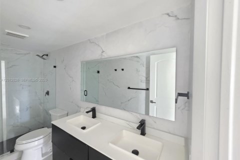 Copropriété à louer à Miami, Floride: 2 chambres, 181.16 m2 № 2076074 - photo 16
