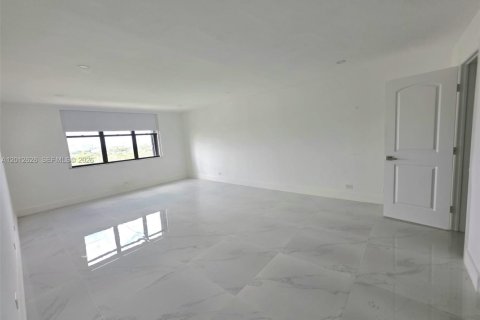 Copropriété à louer à Miami, Floride: 2 chambres, 181.16 m2 № 2076074 - photo 13