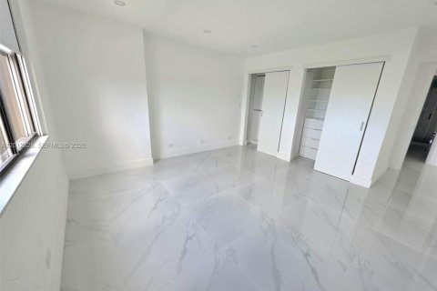 Copropriété à louer à Miami, Floride: 2 chambres, 181.16 m2 № 2076074 - photo 10