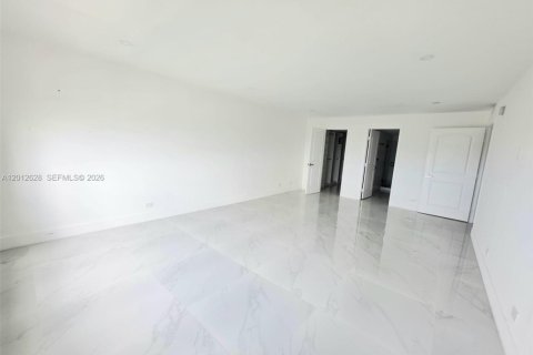 Copropriété à louer à Miami, Floride: 2 chambres, 181.16 m2 № 2076074 - photo 14