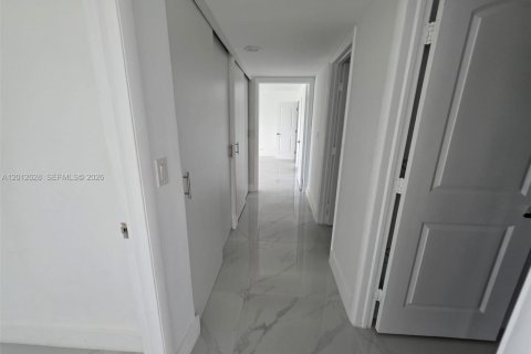 Copropriété à louer à Miami, Floride: 2 chambres, 181.16 m2 № 2076074 - photo 11