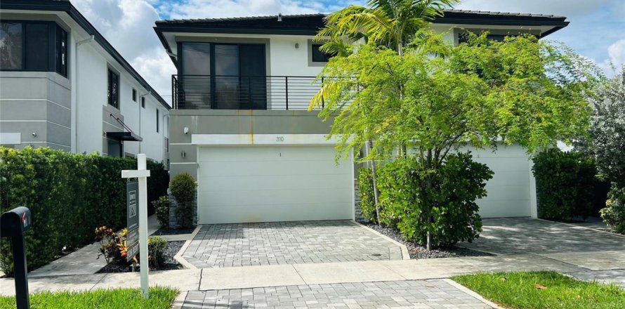 Townhouse in Fort Lauderdale, Florida 3 bedrooms, 235.79 sq.m. № 2086852