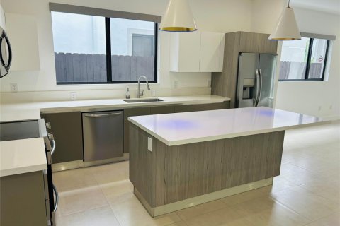 Townhouse in Fort Lauderdale, Florida 3 bedrooms, 235.79 sq.m. № 2086852 - photo 4