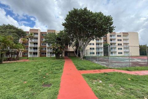 Condominio en venta en Hialeah, Florida, 1 dormitorio, 35.49 m2 № 1834535 - foto 3