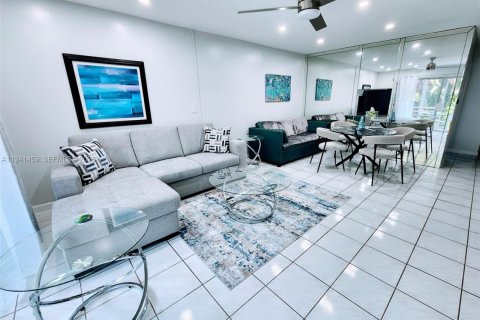 Copropriété à vendre à Hallandale Beach, Floride: 1 chambre, 77.11 m2 № 1999041 - photo 2