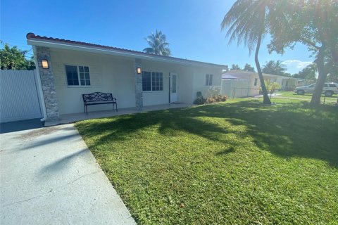 Casa en Hollywood, Florida 3 dormitorios, 79.62 m2 № 2186572