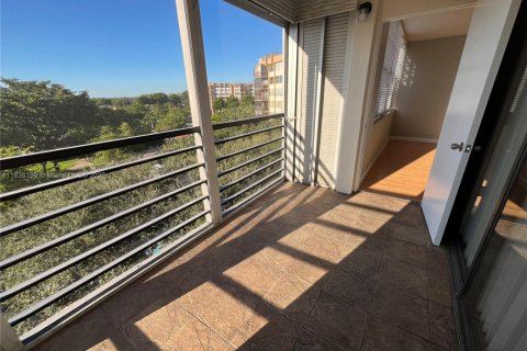 Condominio en venta en Pembroke Pines, Florida, 1 dormitorio, 68.75 m2 № 1823811 - foto 16