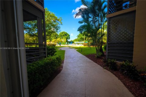 Condominio en venta en Pembroke Pines, Florida, 1 dormitorio, 68.75 m2 № 1823811 - foto 24