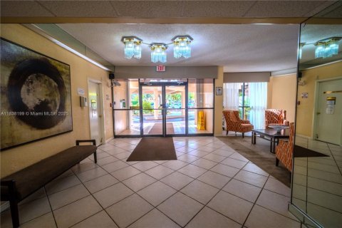 Condominio en venta en Pembroke Pines, Florida, 1 dormitorio, 68.75 m2 № 1823811 - foto 18