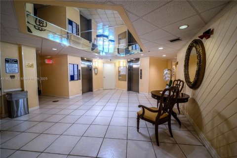 Condominio en venta en Pembroke Pines, Florida, 1 dormitorio, 68.75 m2 № 1823811 - foto 23