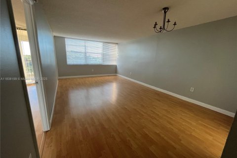 Condominio en venta en Pembroke Pines, Florida, 1 dormitorio, 68.75 m2 № 1823811 - foto 5