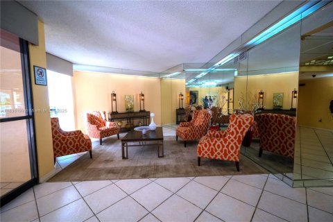 Condominio en venta en Pembroke Pines, Florida, 1 dormitorio, 68.75 m2 № 1823811 - foto 20