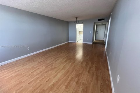 Condominio en venta en Pembroke Pines, Florida, 1 dormitorio, 68.75 m2 № 1823811 - foto 13