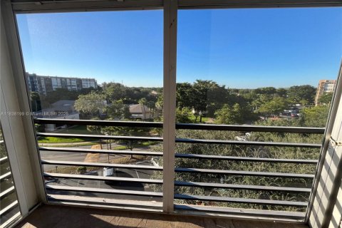 Condominio en venta en Pembroke Pines, Florida, 1 dormitorio, 68.75 m2 № 1823811 - foto 15