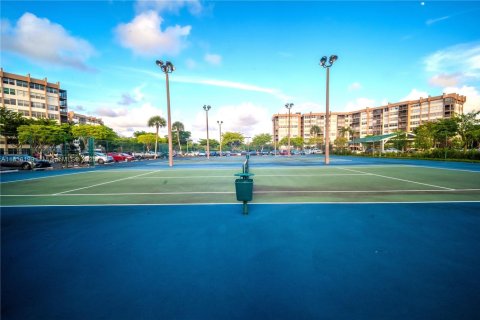 Condominio en venta en Pembroke Pines, Florida, 1 dormitorio, 68.75 m2 № 1823811 - foto 26