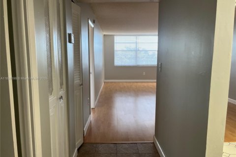 Condominio en venta en Pembroke Pines, Florida, 1 dormitorio, 68.75 m2 № 1823811 - foto 3