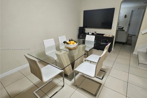 Touwnhouse à vendre à Miami, Floride: 5 chambres, 214.79 m2 № 1970781 - photo 14