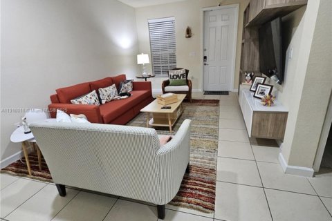 Touwnhouse à vendre à Miami, Floride: 5 chambres, 214.79 m2 № 1970781 - photo 2