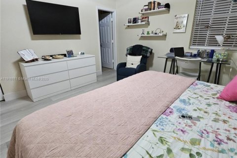 Touwnhouse à vendre à Miami, Floride: 5 chambres, 214.79 m2 № 1970781 - photo 8