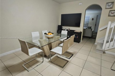 Touwnhouse à vendre à Miami, Floride: 5 chambres, 214.79 m2 № 1970781 - photo 12