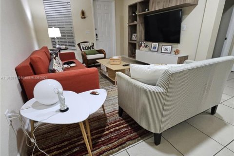 Touwnhouse à vendre à Miami, Floride: 5 chambres, 214.79 m2 № 1970781 - photo 4