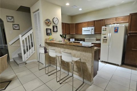 Touwnhouse à vendre à Miami, Floride: 5 chambres, 214.79 m2 № 1970781 - photo 10