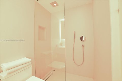 Condo in Miami Beach, Florida, 1 bedroom № 1965027 - photo 5