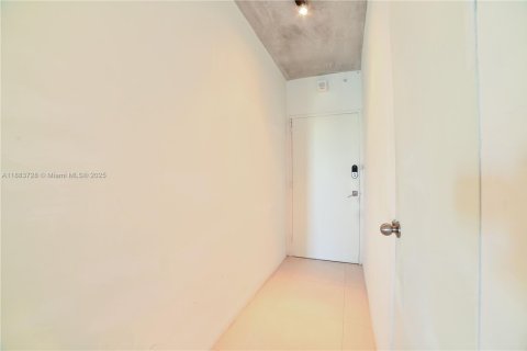 Condo in Miami Beach, Florida, 1 bedroom № 1965027 - photo 7