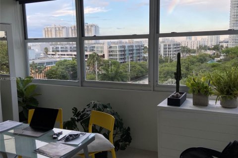 Condo in Miami Beach, Florida, 1 bedroom № 1965027 - photo 6