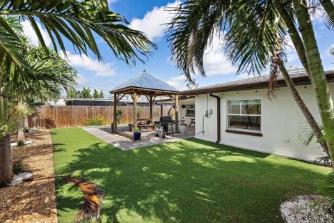 House in Saint Petersburg, Florida 3 bedrooms, 154.59 sq.m. № 2113277 - photo 5