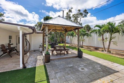 House in Saint Petersburg, Florida 3 bedrooms, 154.59 sq.m. № 2113277 - photo 6