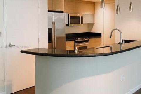 Condo in North Bay Village, Florida, 2 bedrooms  № 1999351 - photo 21