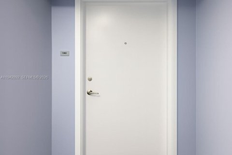 Condo in North Bay Village, Florida, 2 bedrooms  № 1999351 - photo 20