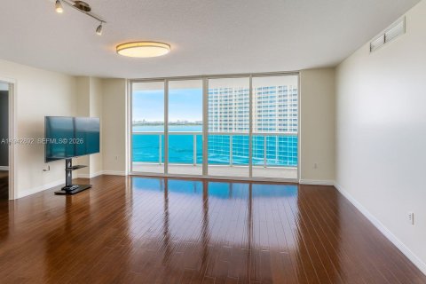Condo in North Bay Village, Florida, 2 bedrooms  № 1999351 - photo 27