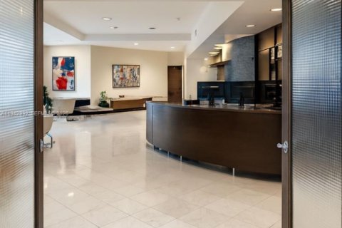 Condo in North Bay Village, Florida, 2 bedrooms  № 1999351 - photo 9