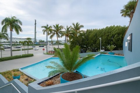 Condo in North Bay Village, Florida, 2 bedrooms  № 1999351 - photo 3