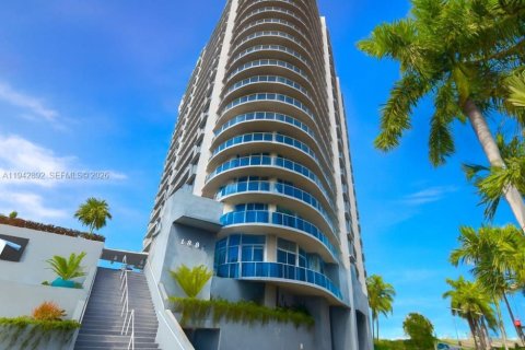 Condo in North Bay Village, Florida, 2 bedrooms  № 1999351