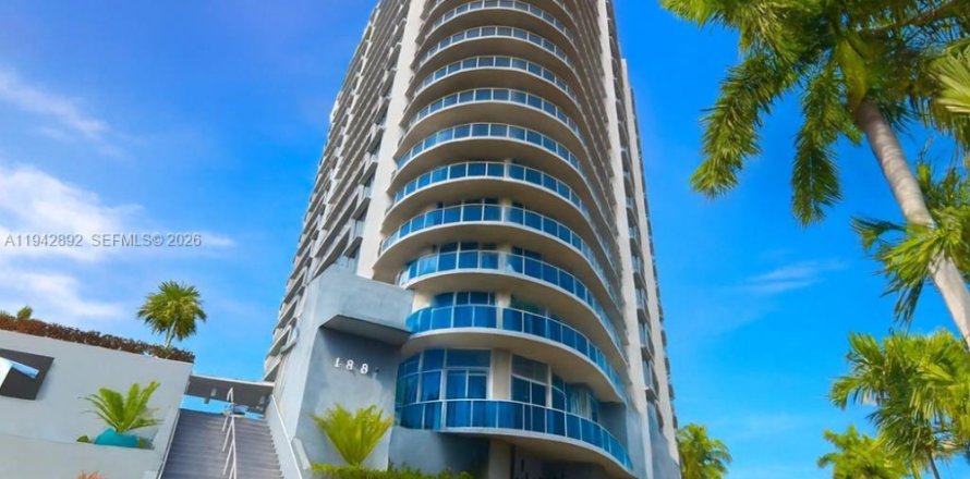 Condo in North Bay Village, Florida, 2 bedrooms  № 1999351