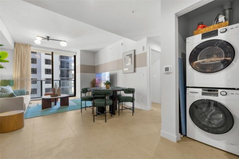 Condominio en alquiler en Miami, Florida, 1 dormitorio № 2026409 - foto 11